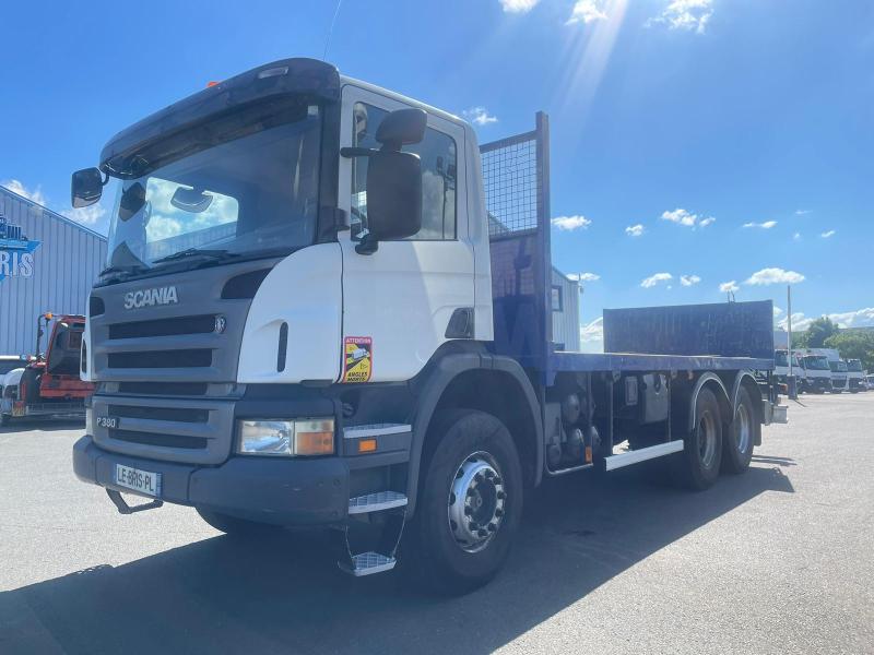 Camion porteur Scania P 380