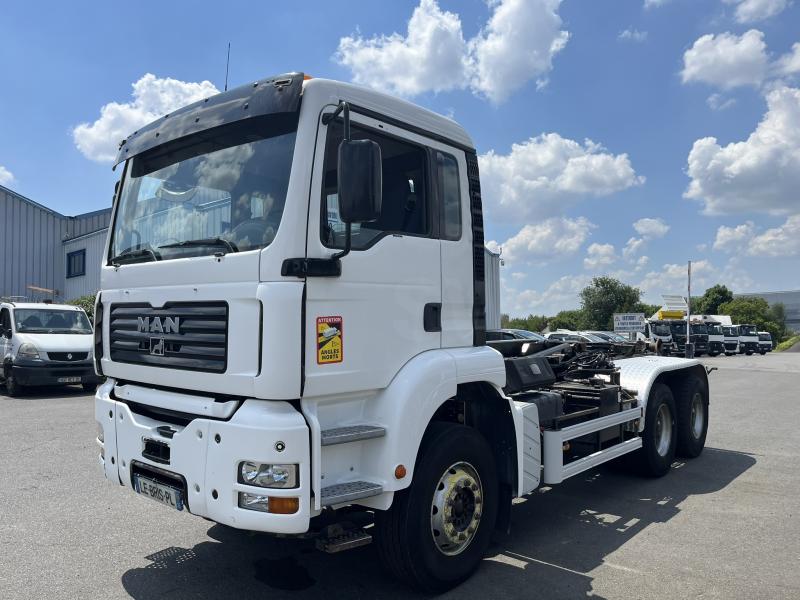 Camion porteur MAN 26.463 