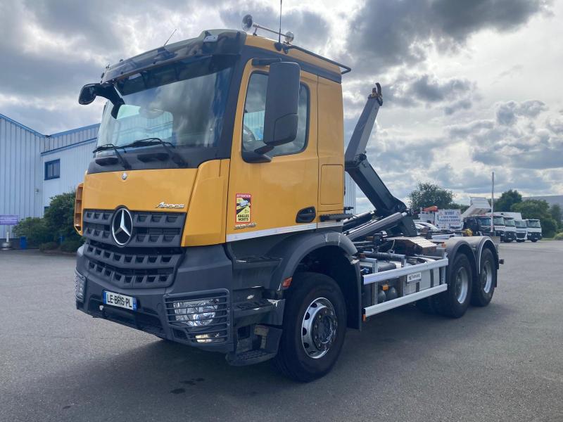 Camion porteur Mercedes Arocs 3348