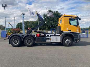 Camion porteur Mercedes Arocs 3348