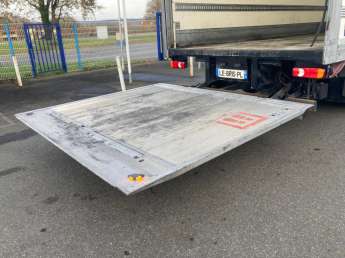 Camion porteur Renault D-Series D210