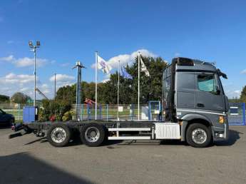 Camion porteur Mercedes Actros 2551