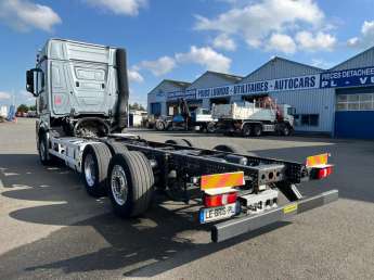 Camion porteur Mercedes Actros 2551