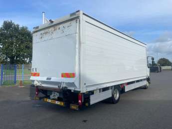 Camion porteur Renault Gamme D 210