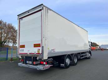 Camion porteur Renault D-Series 380.26