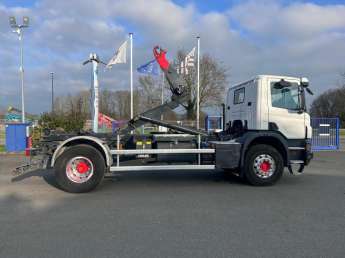 Camion porteur Scania P410 